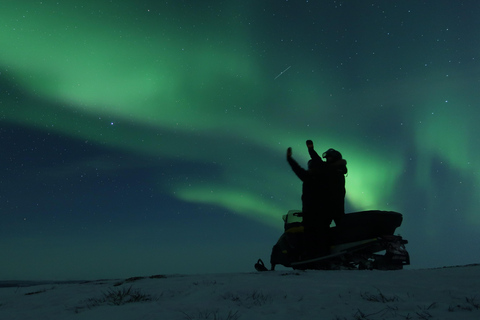 Disfruta del Espectáculo de la Aurora en la cima de la montaña con cena en tipi