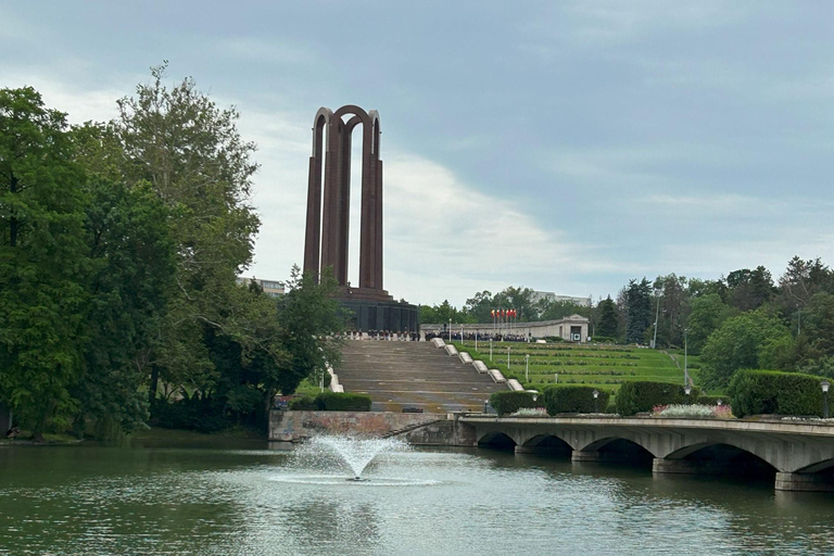 Bucharest: Contrasts of Communism - Small Group Walking Tour