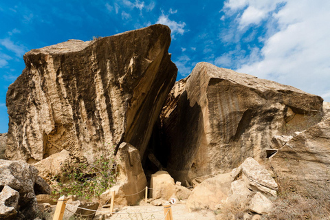 Bakou : Gobustan, Ateshgah et Yanardag