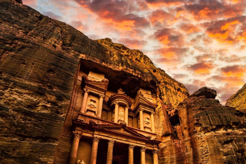 Amman: 2-Day VIP Wadi Rum Martian Tent & 4*4 & Petra Tour