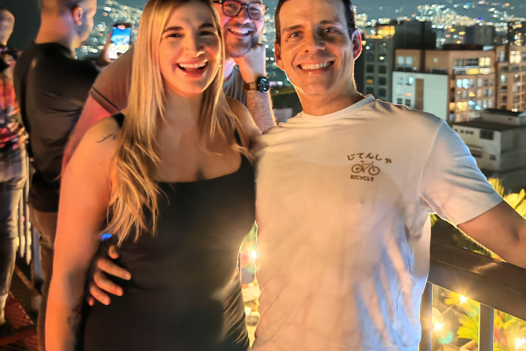 Medellín: Poblado Rooftops and Local Clubs Tour with Shots