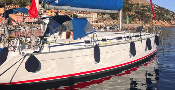 Golfo Aranci all-inclusive day trip on a sailboat with dolphins