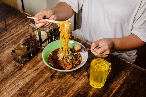 Pattaya Bites Food Tour with 14+ Tastings