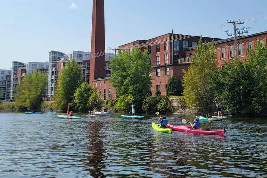 Mit dem Kajak auf Montreals Lachine-Kanal mit einem professionellen Guide. Foto: GetYourGuide