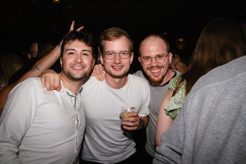 Izmir: Pub Crawl with Drinks and Games