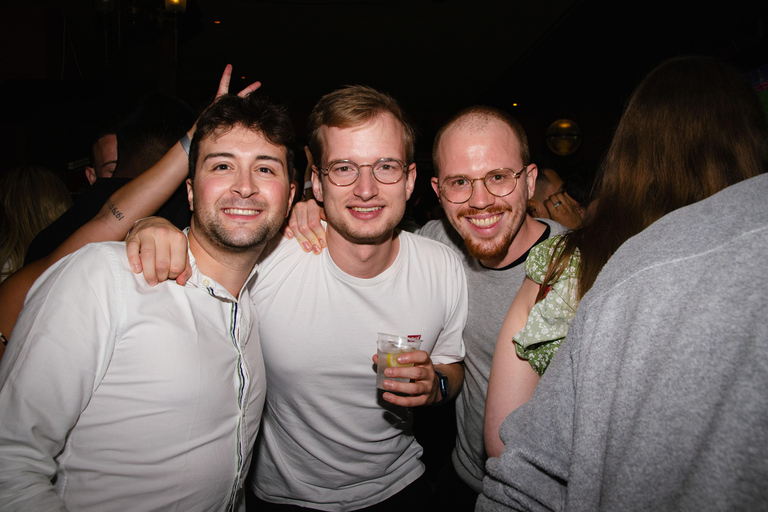 Izmir: Pub Crawl with Drinks and Games