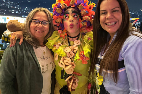 VIP Tour Mirador La Octava Maravilla: Transport, Show, and Drinks Included VIP Tour of the Eighth Wonder Viewpoint: Transport, Show, and Drinks Included