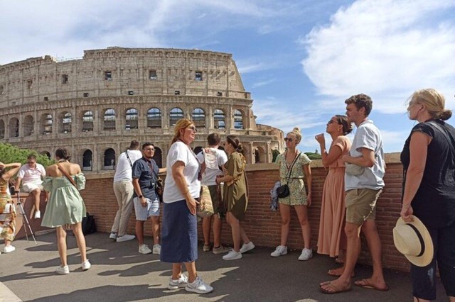 Visit Rome Skip-The-Line Colosseum, Roman Forum and Palatine Tour in Rome