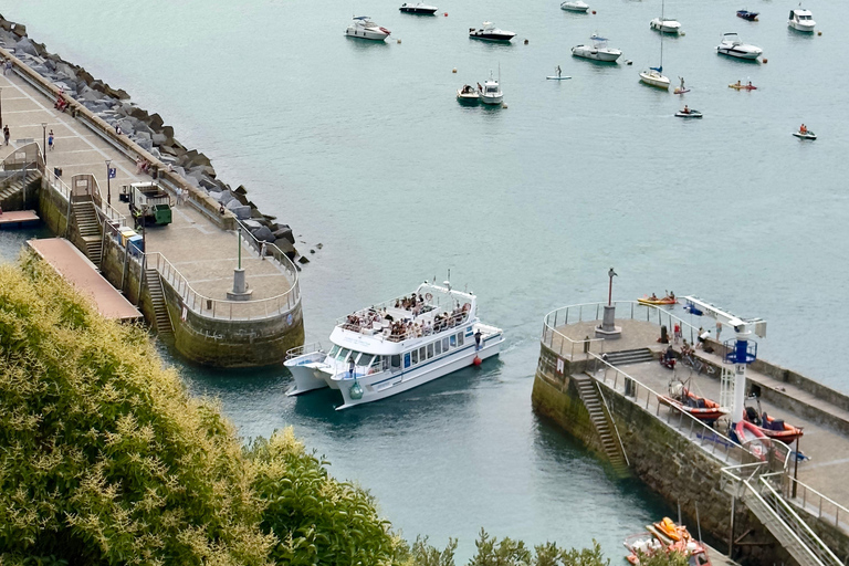 San Sebastián: Passeio panorâmico de catamarã pela baía e pela costaSan Sebastian: Passeio panorâmico de catamarã pela baía e pela costa