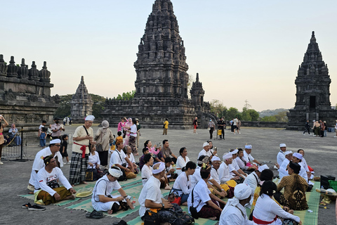 Tour all'alba a Yogyakarta: salita garantita a BorobudurTour all'alba a Yogyakarta: salita alle colline di Borobudur e Prambanan