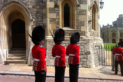 Tour privato di Windsor Stonehenge Bath da Londra con Pass