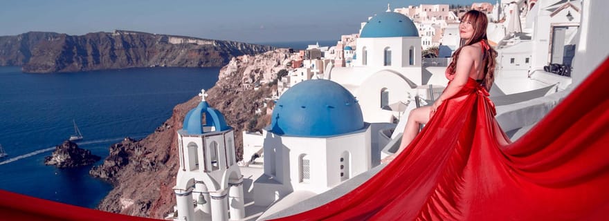 Santorin : Photoshoot en robe volante Entrée privée au Blue Dom