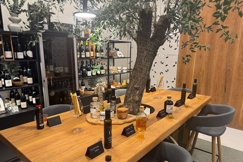 Ljubljana: Old Town Walking Tour with Food and Wine tasting