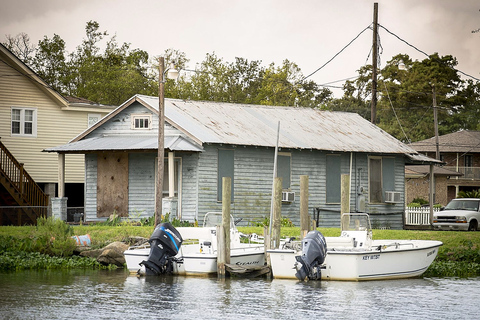 Wycieczka przygodowa po Nowym Orleanie NewNew Orleans Airboat Adventure Tour — duża łódź podwodna