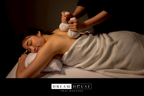 Bangkok: Dream House Thai Massage near Emquartier Aroma Oil Massage (60 mins)