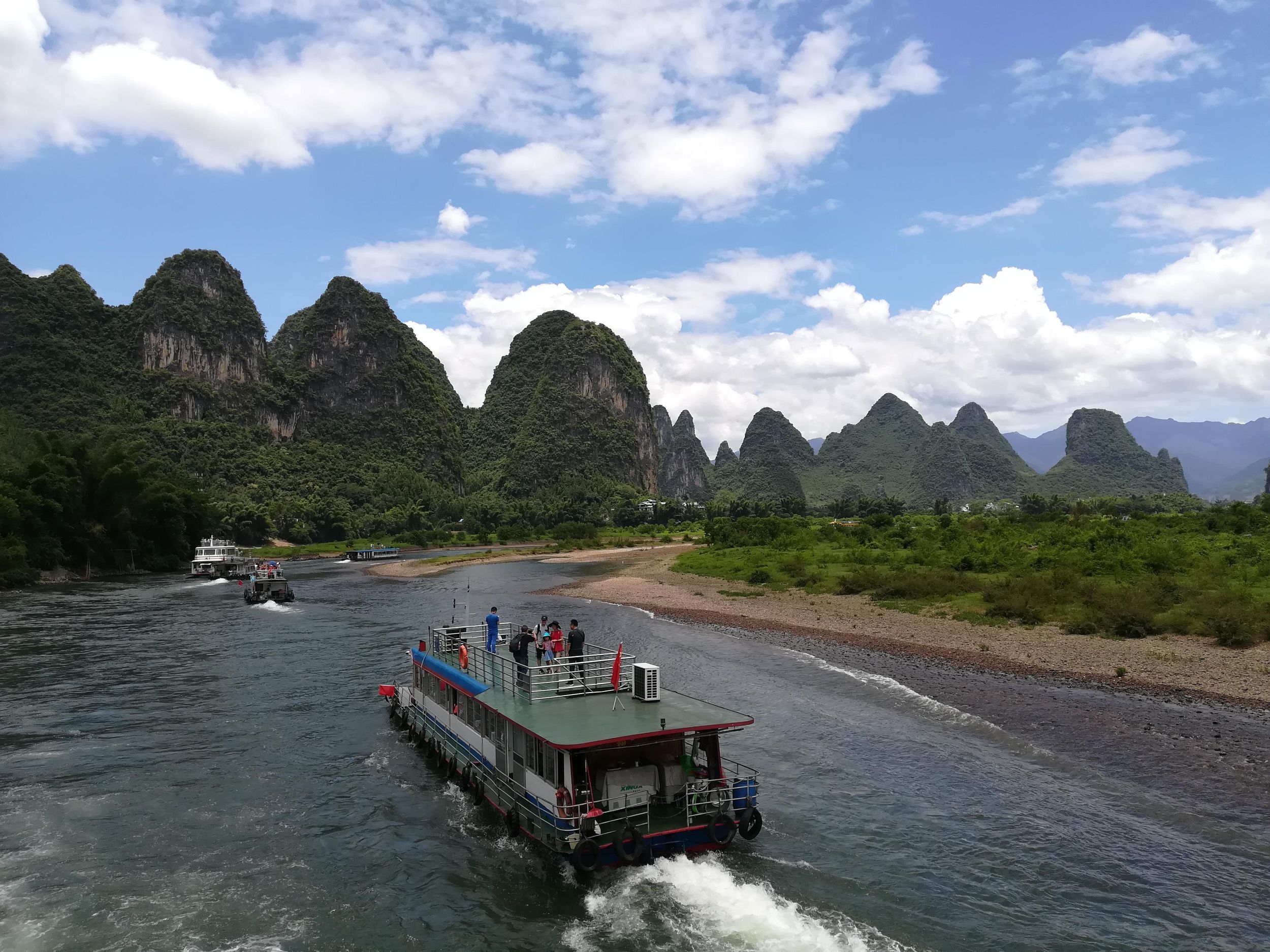 Lifluss, Schilfrohrflötenhöhle, Xianggong Hügel und Lichtershow: Tagestour