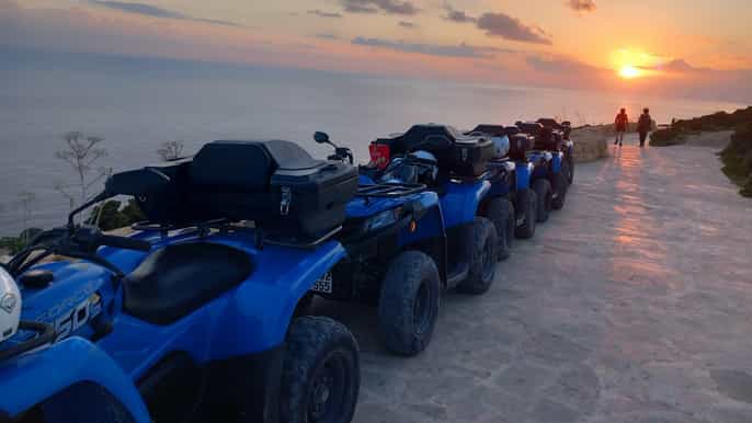 Excursão Guiada de Quadriciclo em Gozo ao Redor da Costa com Paradas na Praia