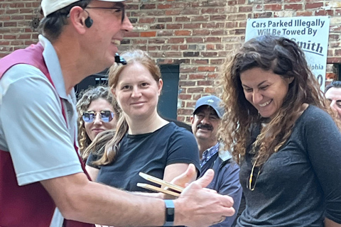 Philadelphia: Comedy Magic Walking Tour with a Guide