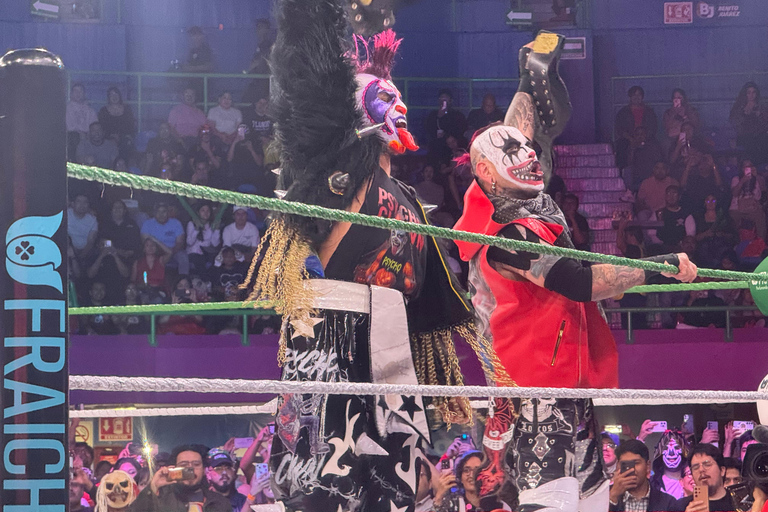 Mexico City:AAA x WWE Lucha Libre Tour with Guide and Ticket Mexico City: Lucha Libre Match with Ice Cream & Guide