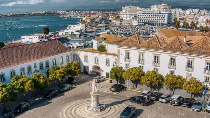 Faro: Private 2-Hour Old & New City Walk with Market Visit