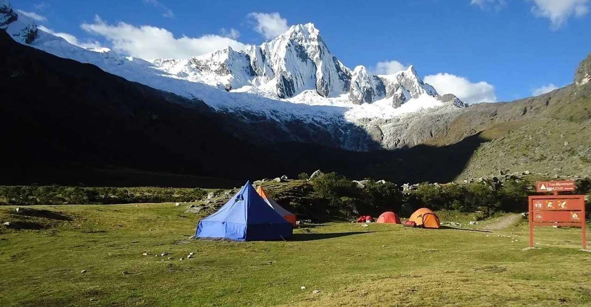 From huaraz, Trekking Santa Cruz - Llanganuco - Housity