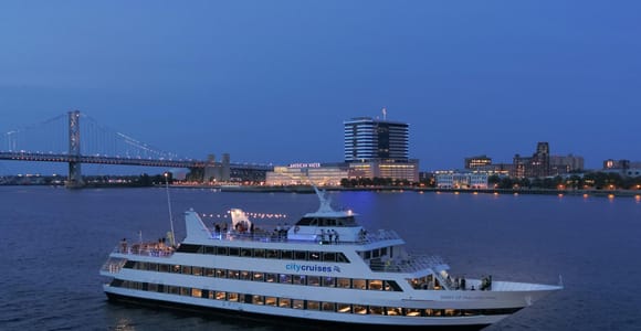 Philadelphia: Gourmet-Brunch oder Dinner-Kreuzfahrt an Heiligabend