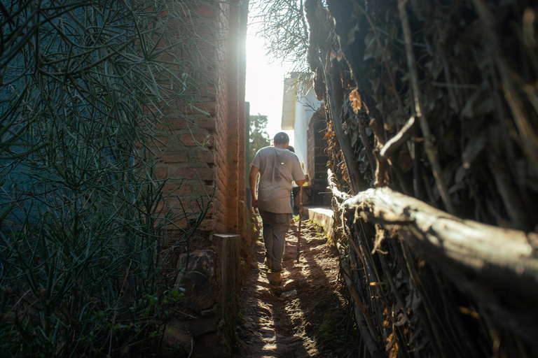 Kigali: Verhalenwandeling door het dorp Gatsata naar de berg Jali