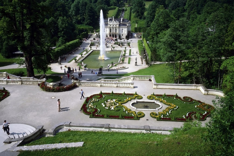 Munich: Neuschwanstein, Linderhof Group or Private Tour Group Tour(With Neuschwanstein Castle Ticket Included)