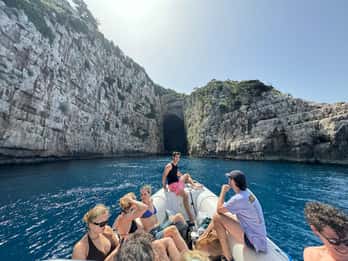 Vlore: Wyspa Sazan, jaskinia Haxhi Ali i Karaburun łodzią motorową