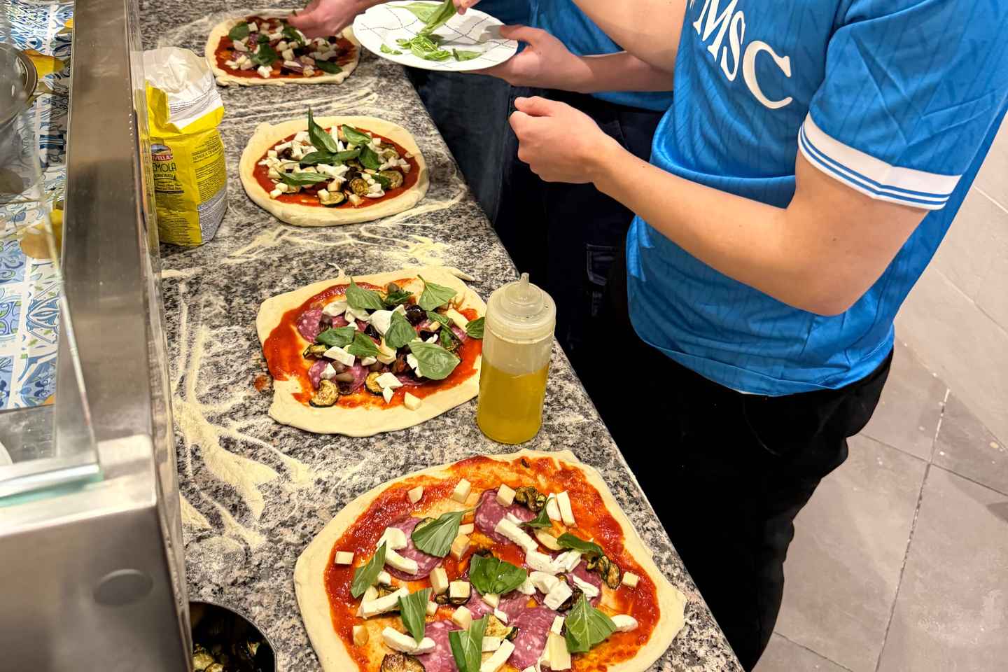 Naples: Pizza Class con vino a volont - Naples: Pizza Class con vino a volontà