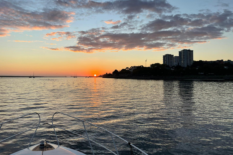 Porto: Luxury Yacht Tour of the 6 Bridges and Douro Estuary Sunset Tour