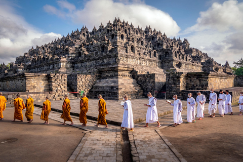 Recorrido por Borobudur: garantizamos la subida a la cima de la estructura del templo