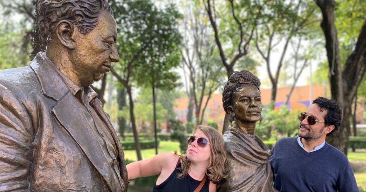 Mexico City: Coyoacan Walking Tour With Frida Kahlo Museum 