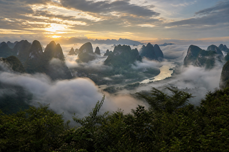 From Guilin: Li River and Xianggong Hill Day Trip with Lunch Standard Small Group Tour (Up to 16 Guests)