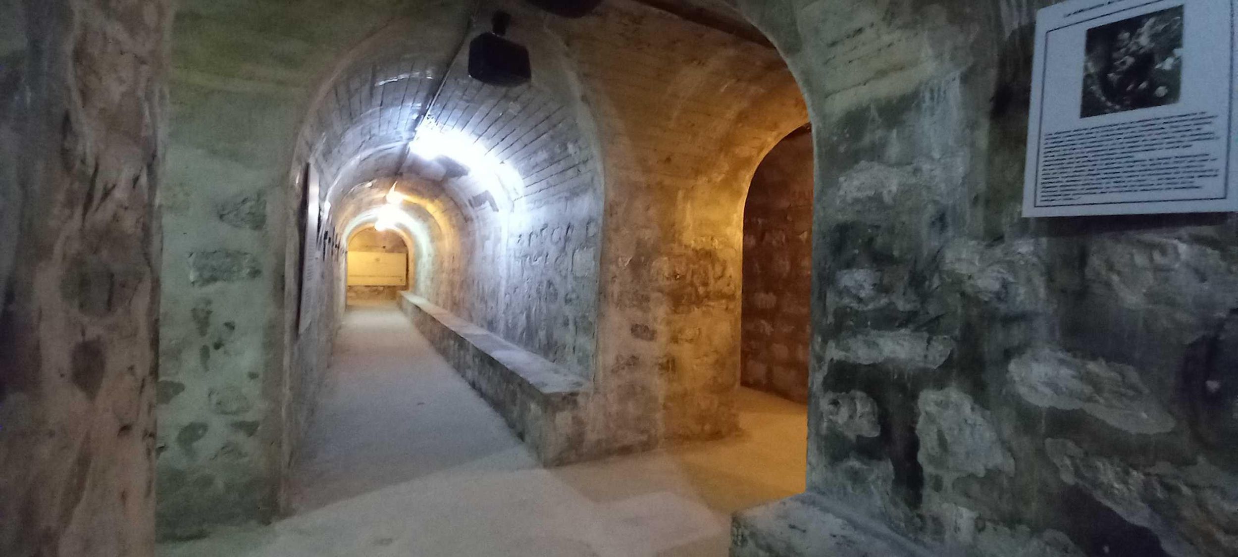 Führung zum Arco de San Lorenzo, zum Luftschutzbunker und zum Mudéjar-Saal
