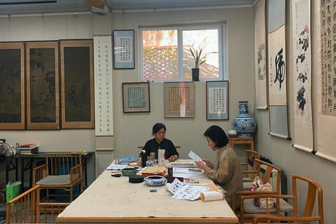 Beijing liulichang : Learn Calligraphy orCarving from Master