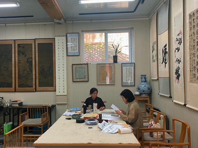 Beijing liulichang : Learn Calligraphy orCarving from Master