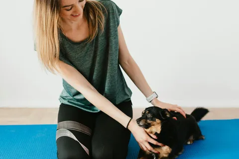 Welpen-Yoga in Riga