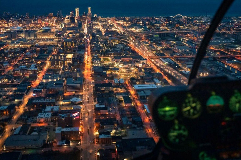 Milwaukee: Helicopter Rides Over Downtown & Lakefront Downtown Helicopter Ride