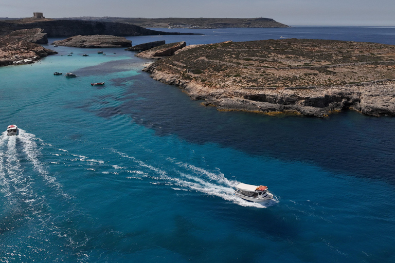 Malta: Prom w obie strony do Błękitnej Laguny Comino z opcją GozoZ Ċirkewwa: Ċirkewwa-Comino Blue Lagoon-Gozo