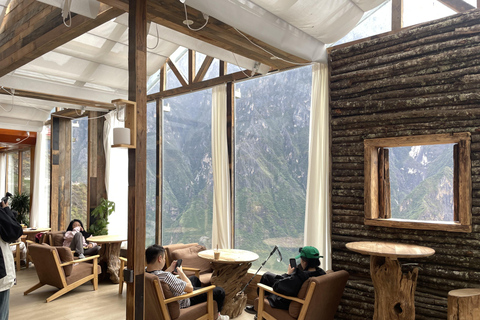 Tiger Leaping Gorge Trekking in the Canyon