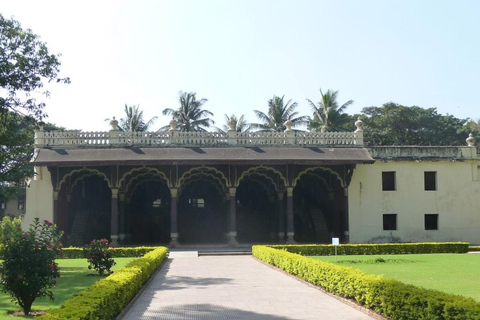 Bangalore: Tipu Sultan’s Palace Guided Heritage Tour