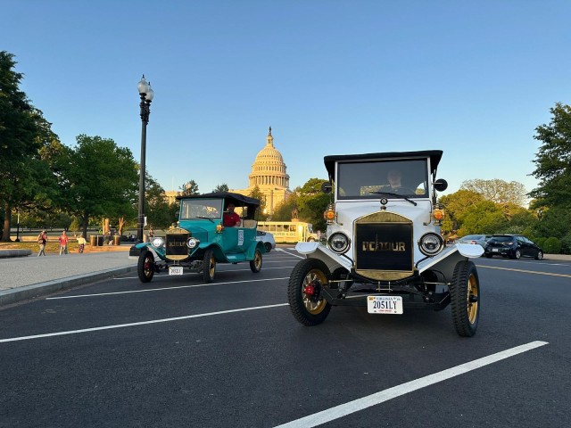 Visit Washington, DC Guided Night Tour by Vintage Car in Washington DC