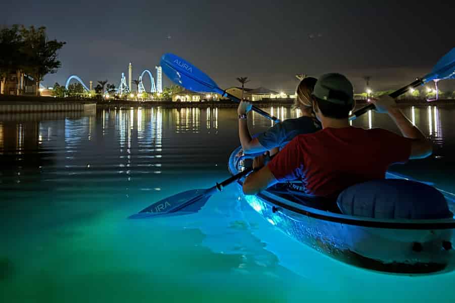 Foley: Glow-in-the-Dark-Kajak-Erlebnis im OWA. Foto: GetYourGuide