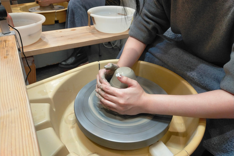 Kyoto: 1h Pottery Workshop Guided by Master Artisans Kyoto: 1h Pottery Workshop Guided by Master Artisans
