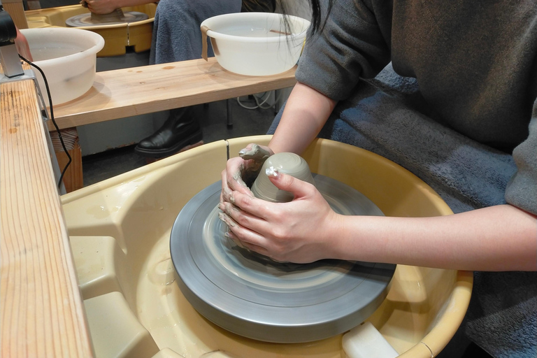 Kyoto: 1h Pottery Workshop Guided by Master Artisans Kyoto: 1h Pottery Workshop Guided by Master Artisans