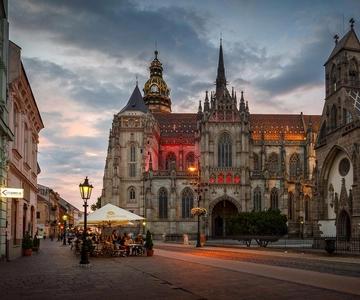 Košice: Guided Walking Tour with Museum Visits