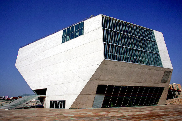 Tour de un dia en minibús por Oporto, almuerzo y vinoTour con punto de encuentro