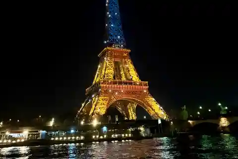 Paris: Seine River Private Cruise