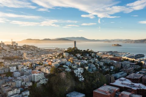 Сан-Франциско: полет на закате самолета